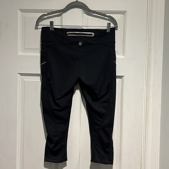 Athleta Stride Reflective Capri/Crop Legging Black Size Medium - Picture 5 of 13